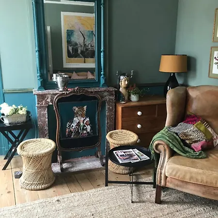 The * Saint-Jean-dʼAngély