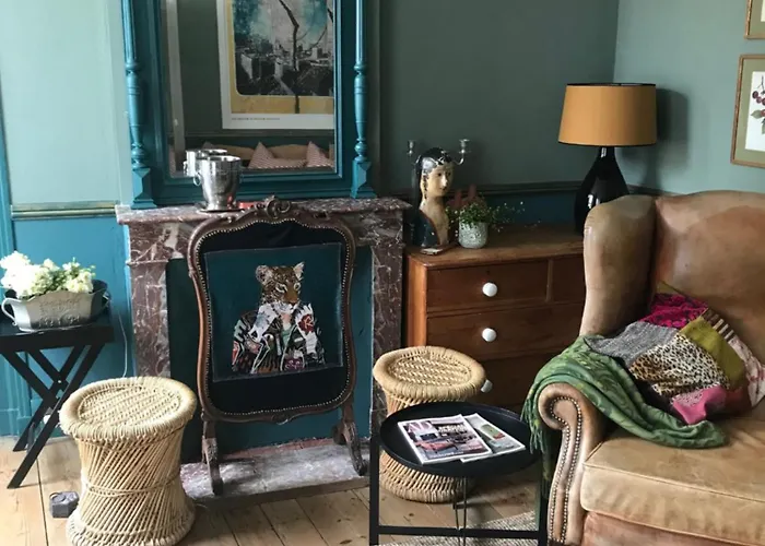 The * Saint-Jean-dʼAngély